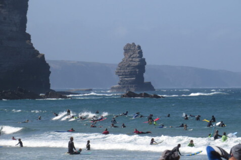 Arrifana surf spot crowded